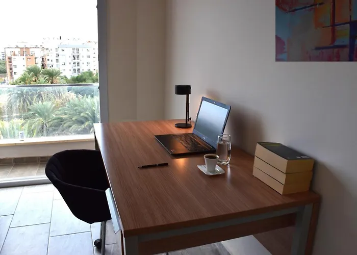 Panoramic Penthouse Apartment *