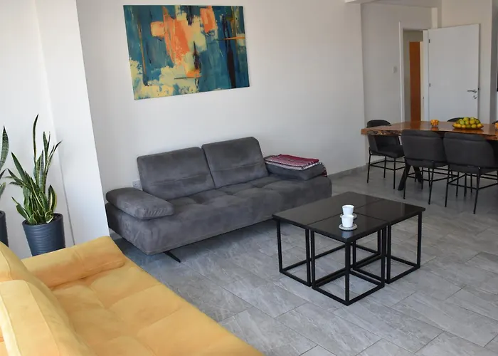 Panoramic Penthouse Apartment *